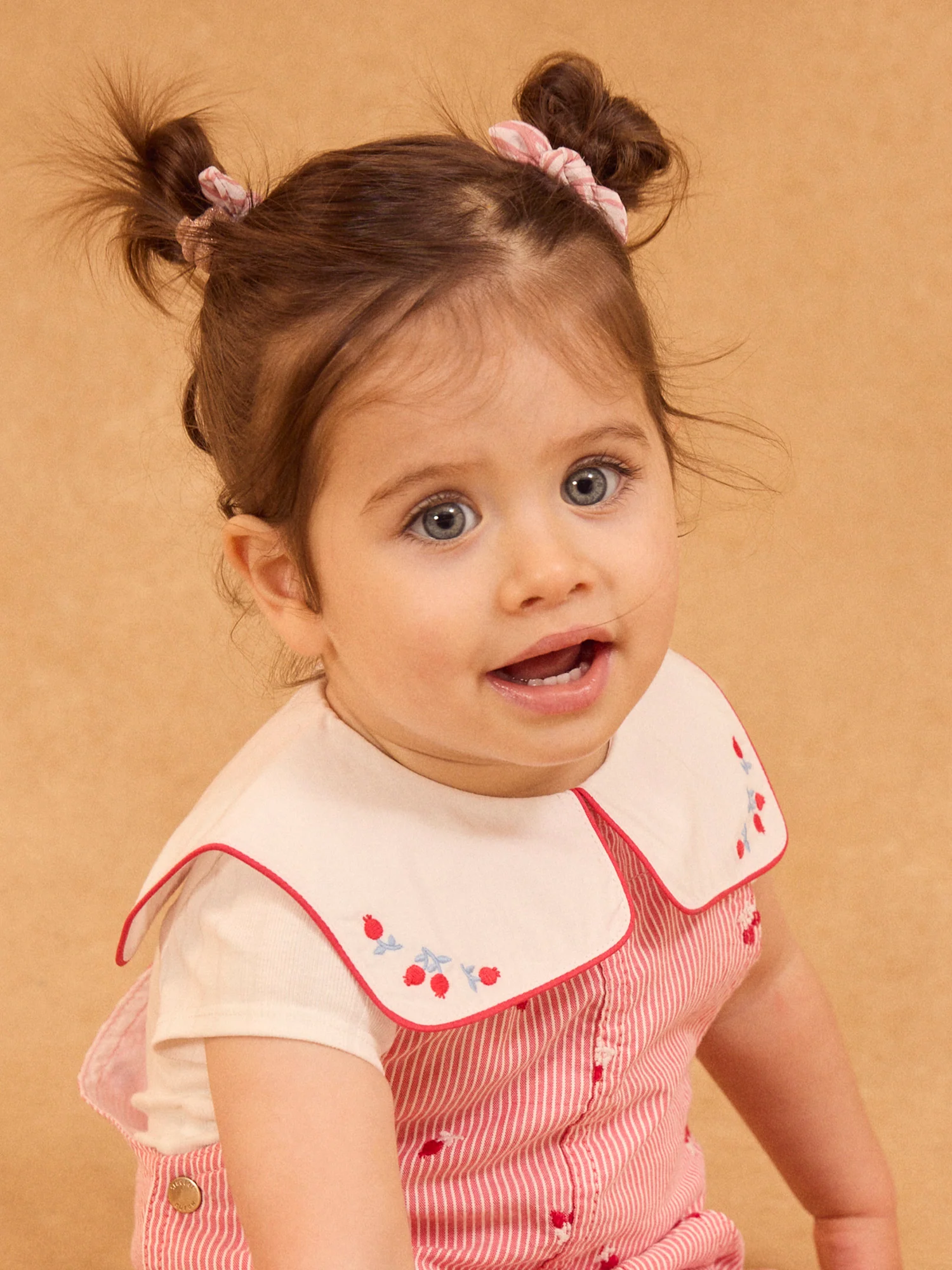 Body Ecru con Collo e Ricamo di Bacche Bambina - Image 3