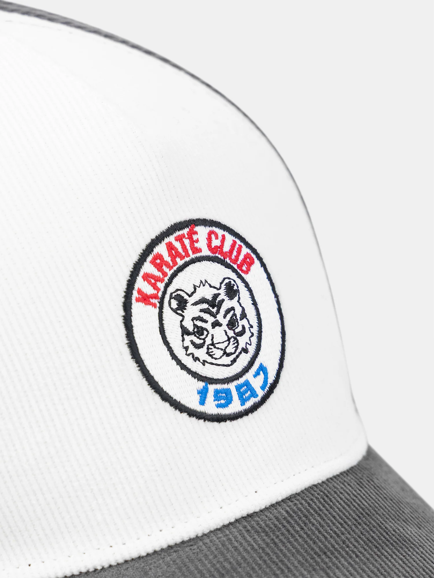 Cappello in velour grigio e bianco con patch di tigre per bambino - Image 7