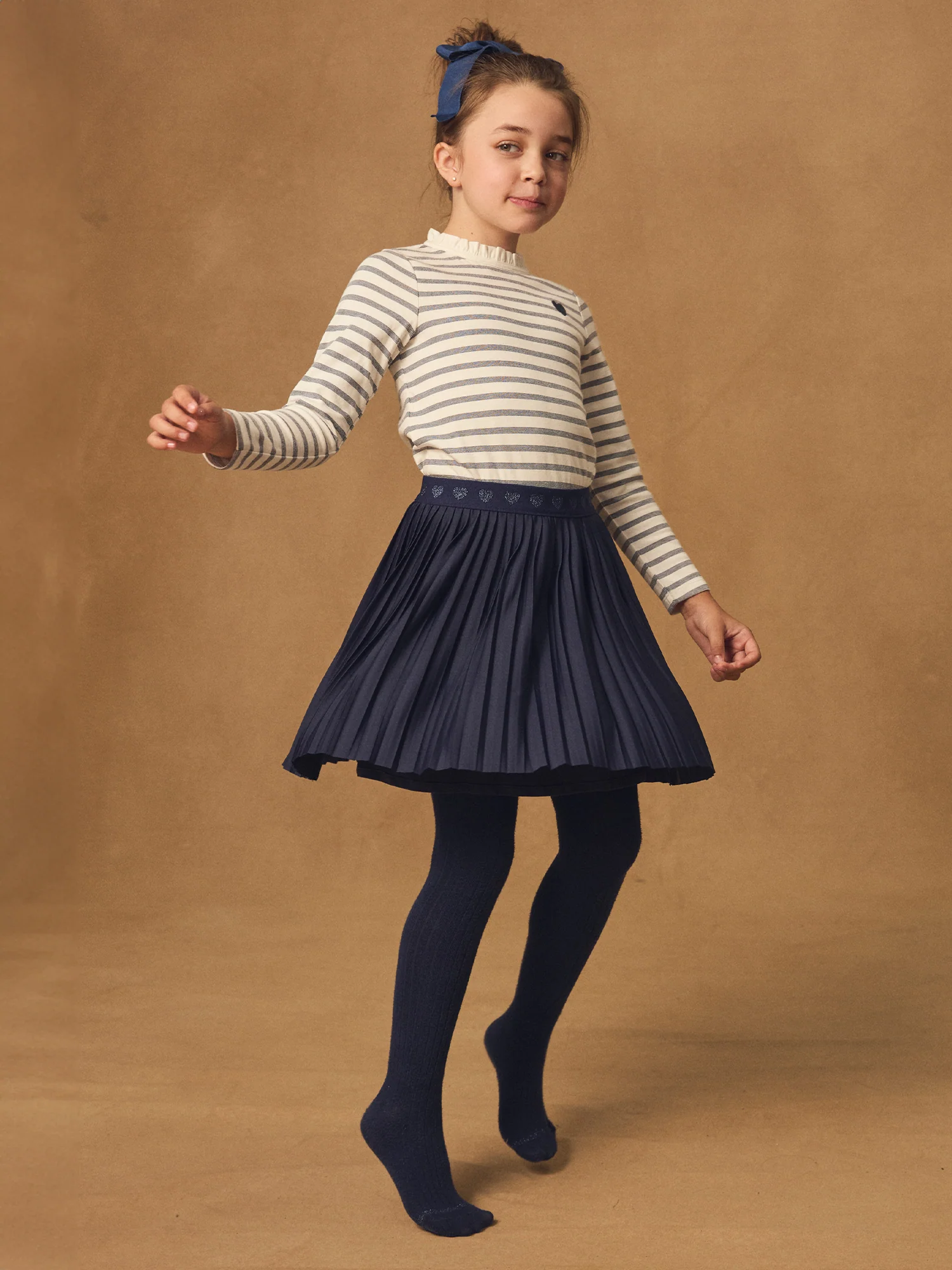 Maglietta bianca con strisce blu marine e maniche lunghe per ragazze - Image 4