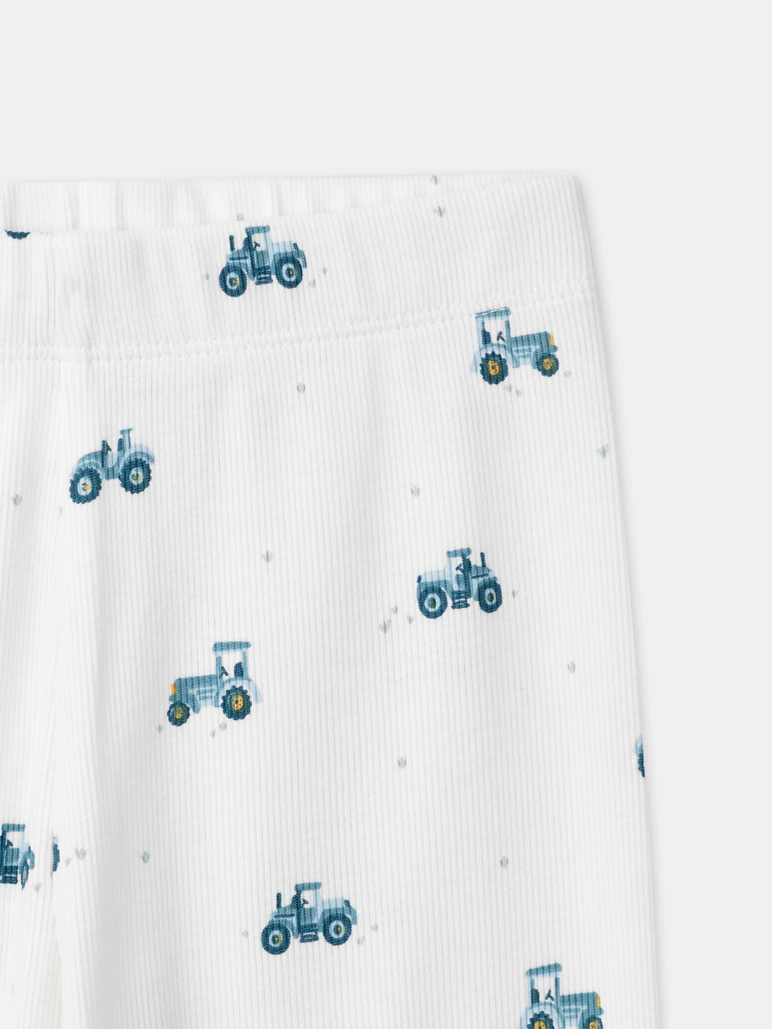 Pigiama bianco stampato con trattori per bambini - Image 8