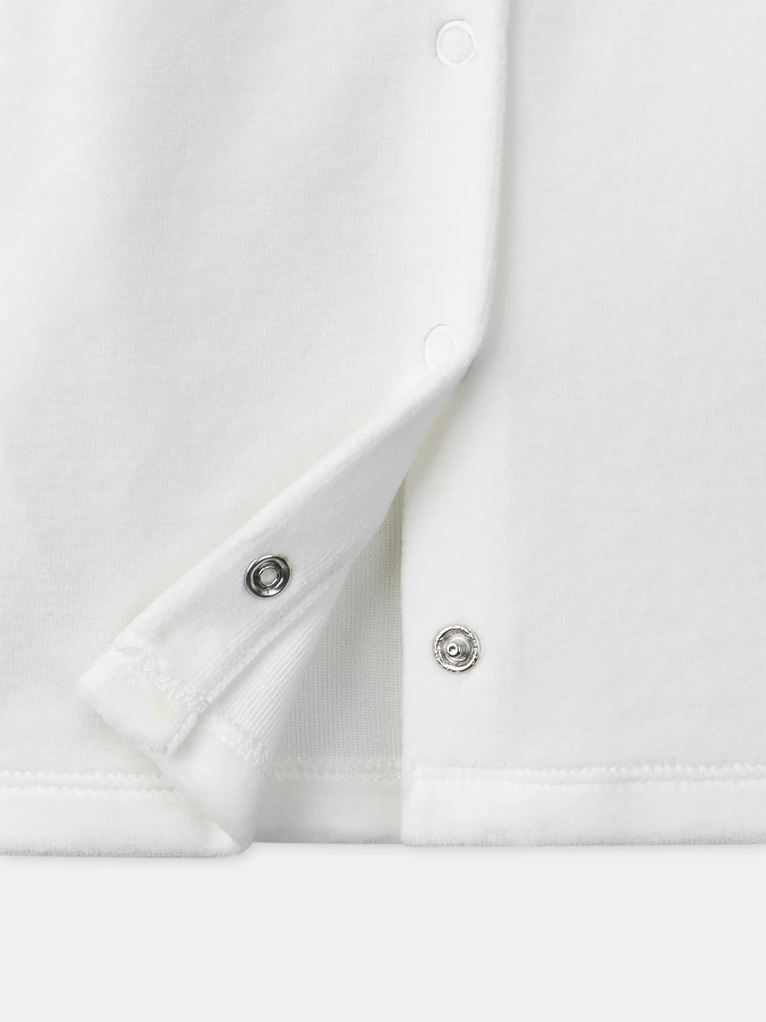 Pigiama per bambina con ricamo di coniglio e stampa floreale - Image 4