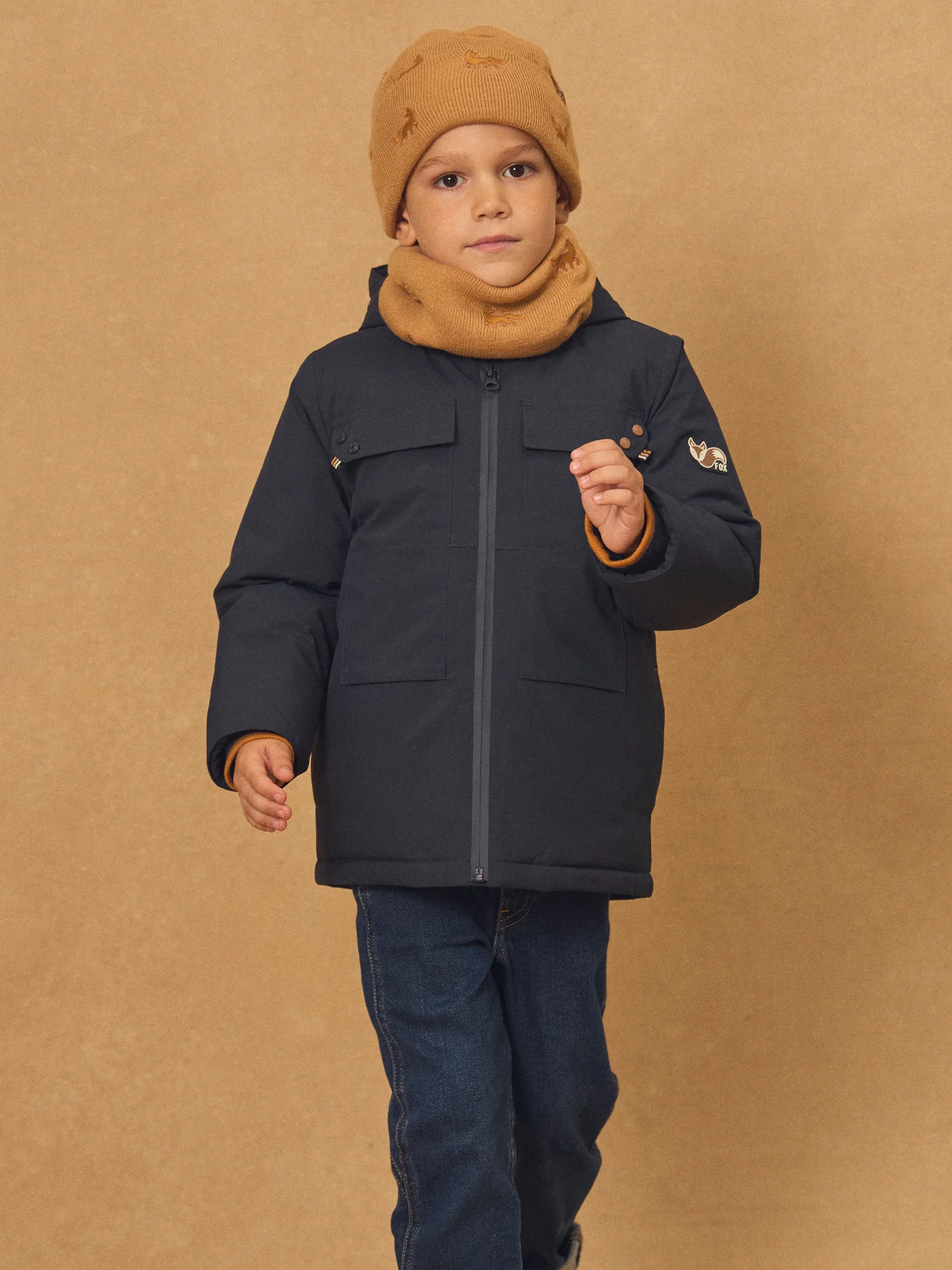 Sciarpa marrone in maglia con ricamo di lupo per ragazzo - Image 3