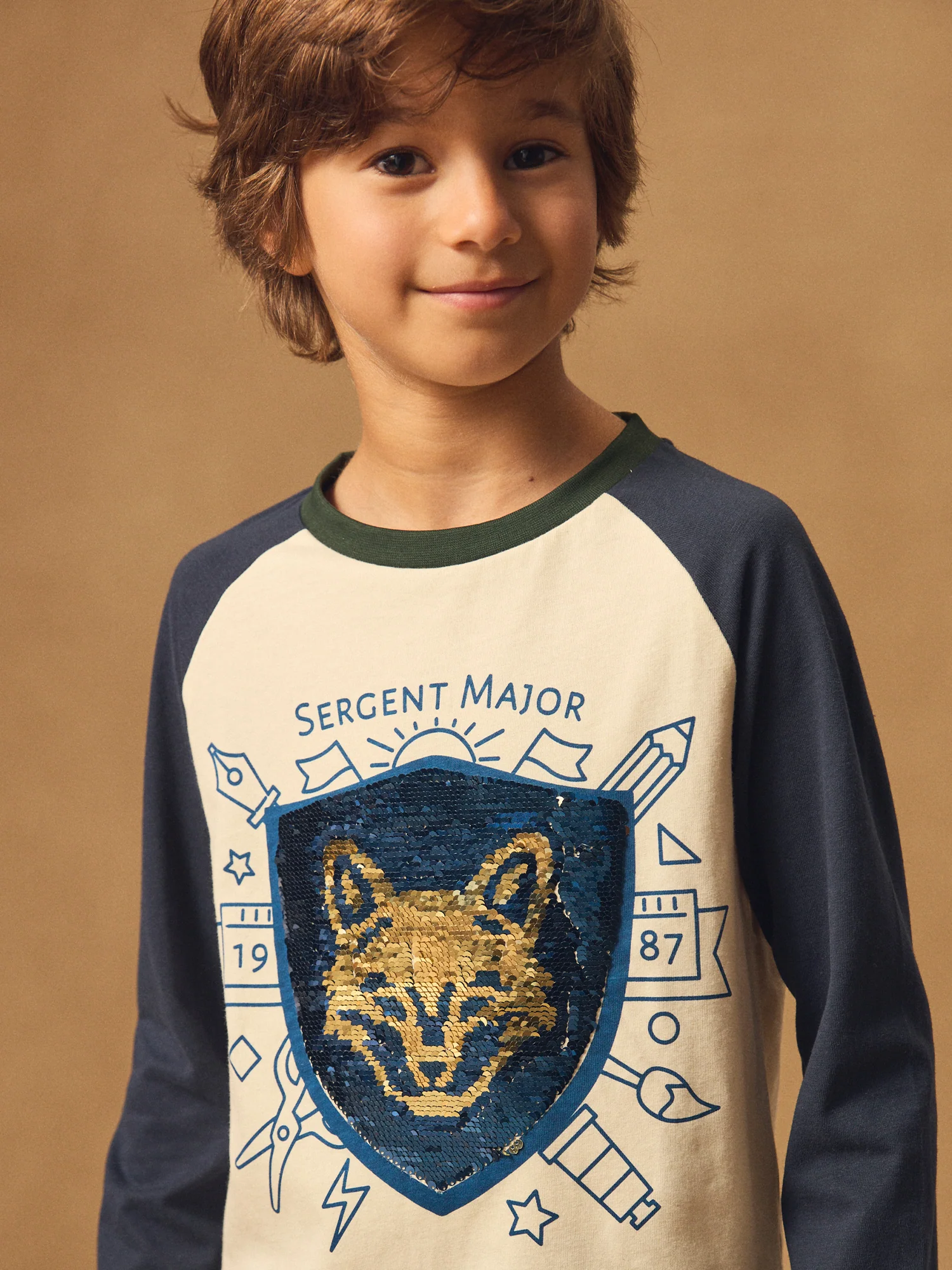 T-shirt ecru con paillettes e maniche lunghe per bambino - Image 3