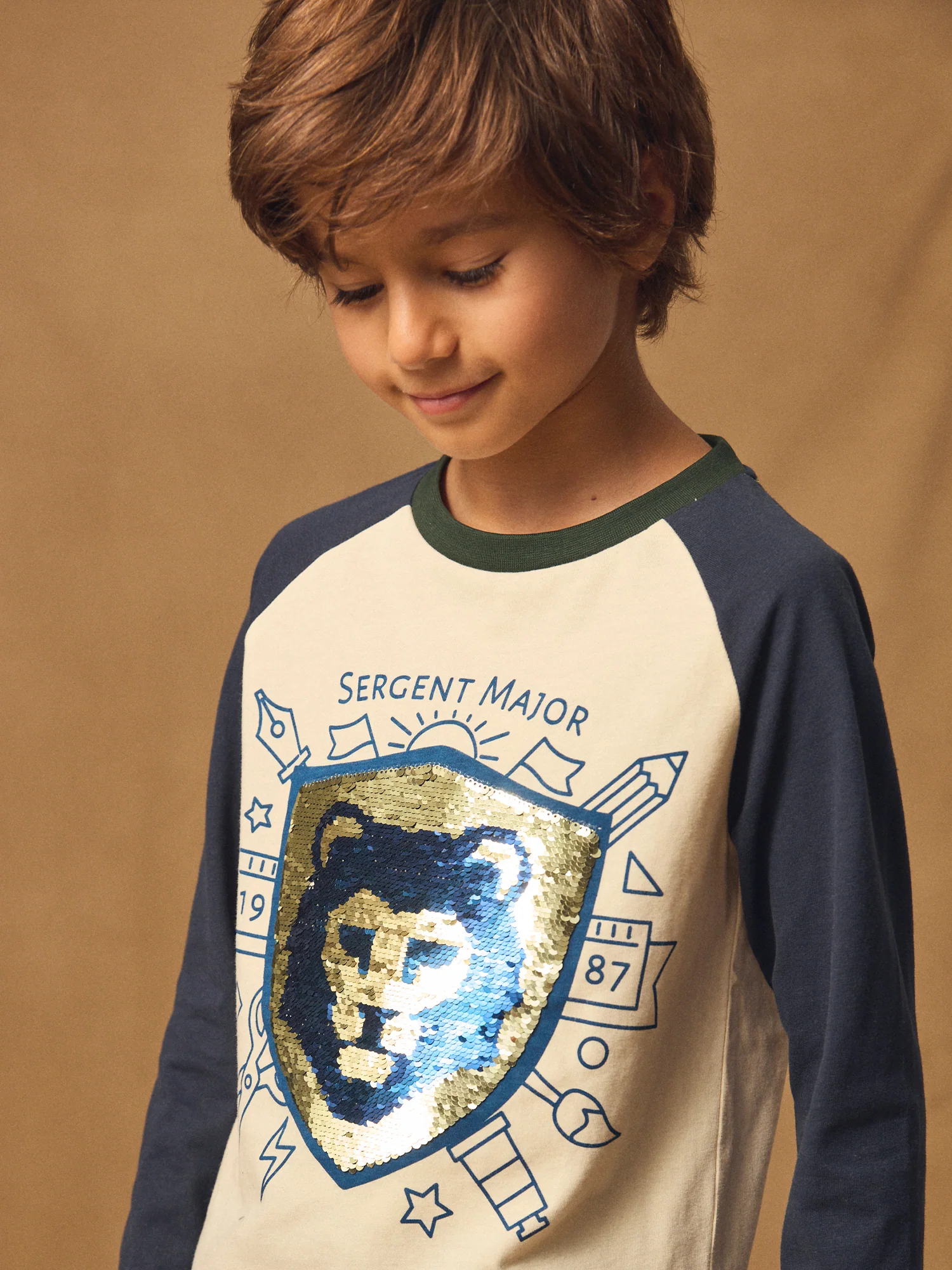 T-shirt ecru con paillettes e maniche lunghe per bambino - Image 4